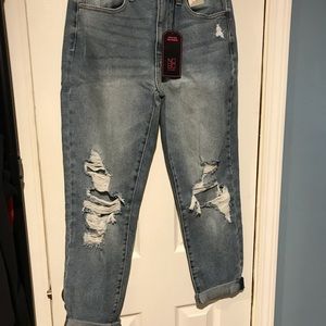 3/$10. No Boundaries High Rise Girlfriend Jean